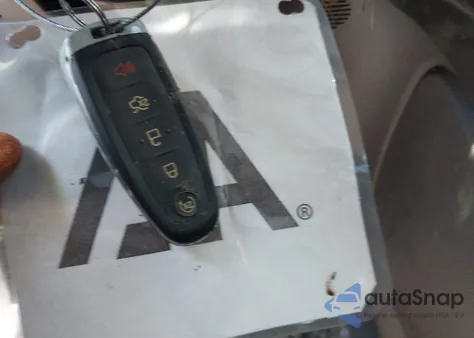 2016 Ford Escape Titanium z USA, uszkodzony, nr VIN 1FMCU9J95GUB57721